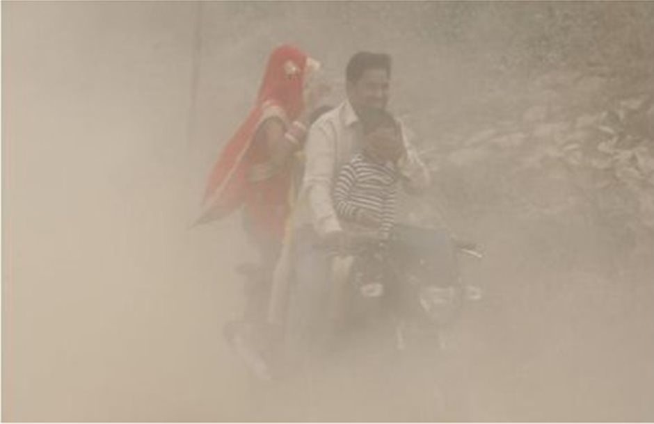Πυκνό και επικίνδυνο νέφος πνίγει το Νέο Δελχί